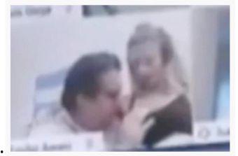 揉胸吸奶的视频