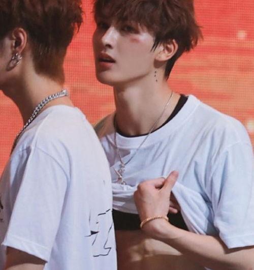 朱正廷腹肌视频,健身成果令人羡慕